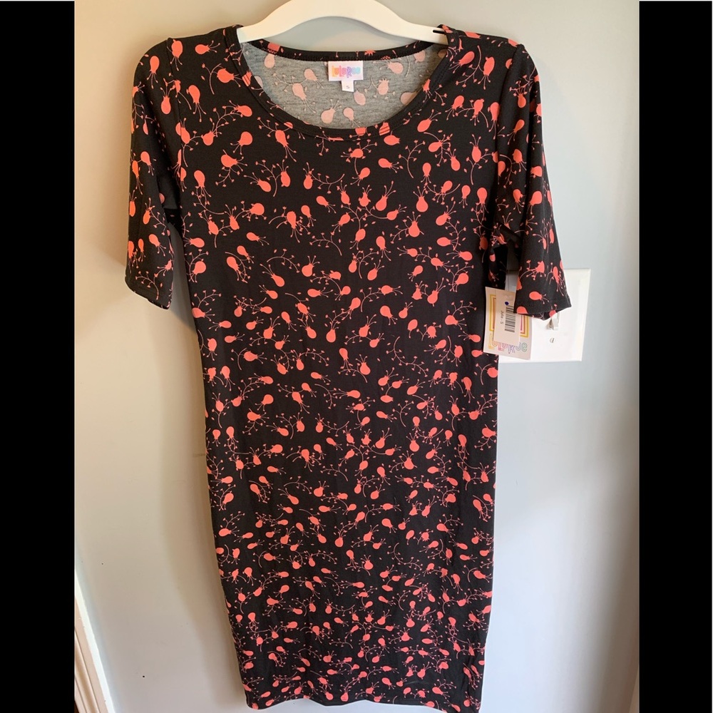 NEW WITH TAGS LuLaRoe Julia Dress